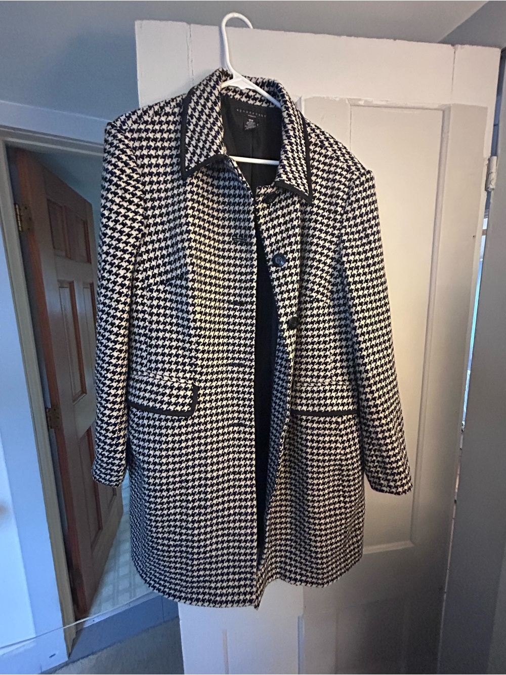 Houndstooth Button-Front Women's Coat - Black & White